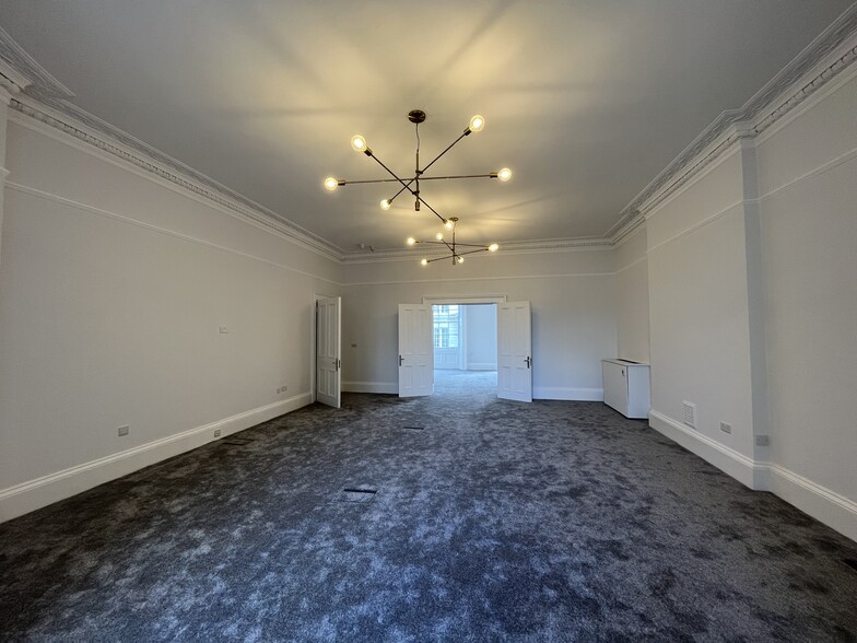 11 Upper Grosvenor St, London for rent - Interior Photo - Image 2 of 4