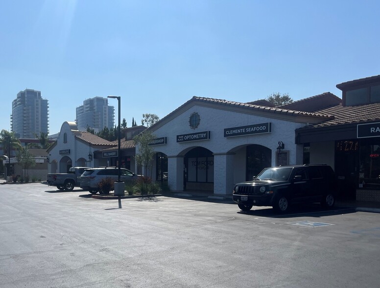 110-140 W MacArthur Blvd, Santa Ana, CA for rent - Building Photo - Image 1 of 5