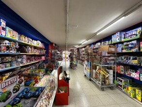 Retail in Barcelona, Barcelona to rent Interior Photo- Image 2 of 4