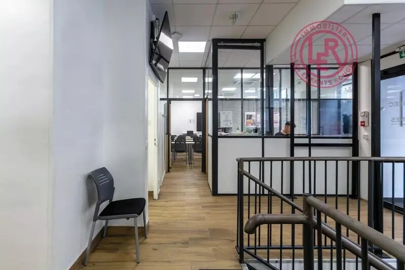 Retail in Paris for sale - Interior Photo - Image 3 of 12