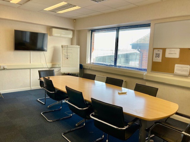 Henwood, Ashford to rent - Interior Photo - Image 3 of 9