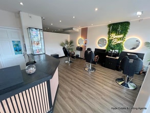 181 Monton Rd, Manchester to rent Interior Photo- Image 2 of 14