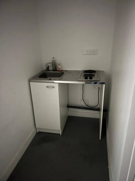 Avenue Gabrielle D'Estrees, Le Coudray-Montceaux to rent - Interior Photo - Image 2 of 6