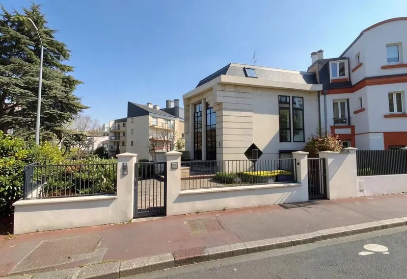 Office in Suresnes to rent - Building Photo - Image 3 of 14