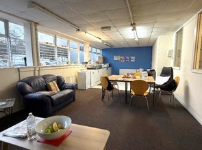 Battle Rd, Newton Abbot to rent Interior Photo- Image 2 of 3