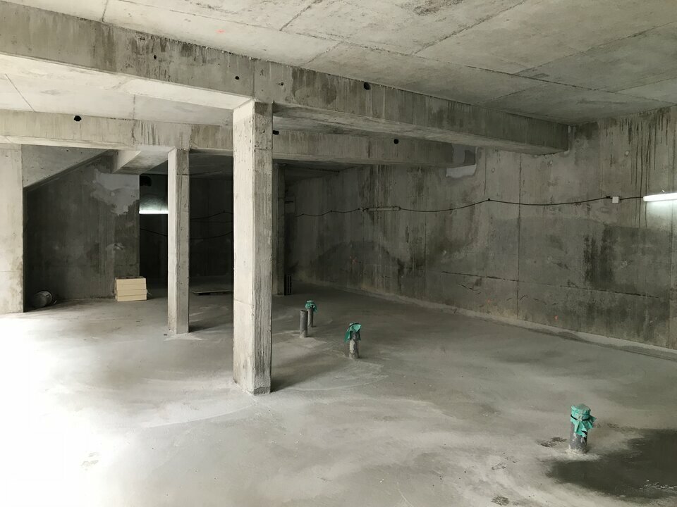Retail in Issy-les-Moulineaux to rent Interior Photo- Image 1 of 11