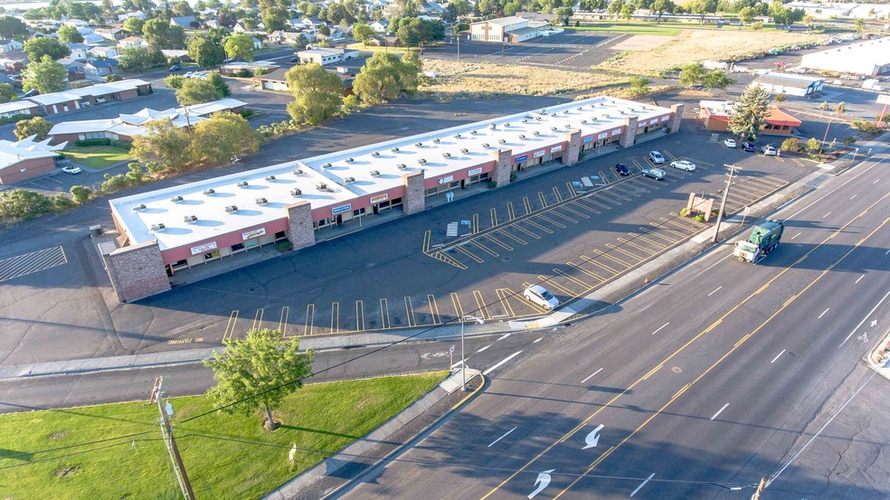 1001-1065 W Broadway Ave, Moses Lake, WA for sale - Primary Photo - Image 1 of 1