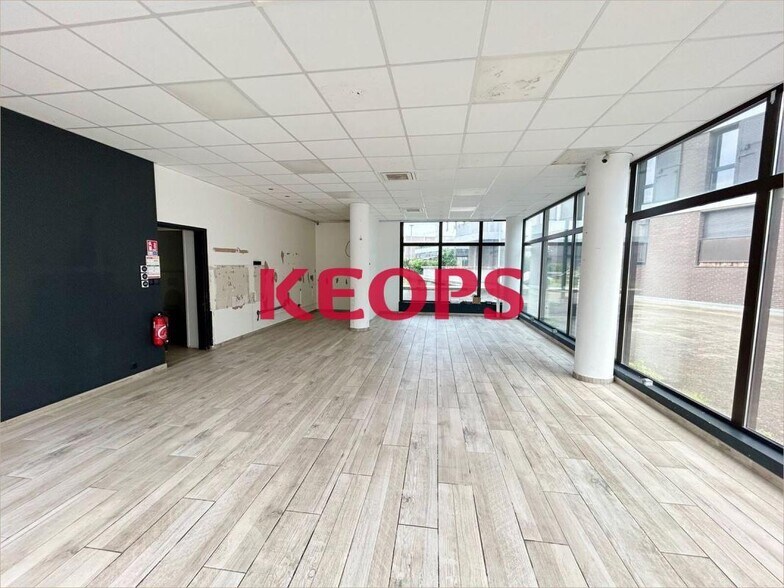 20 Avenue D'Andromede, Blagnac to rent - Building Photo - Image 2 of 14