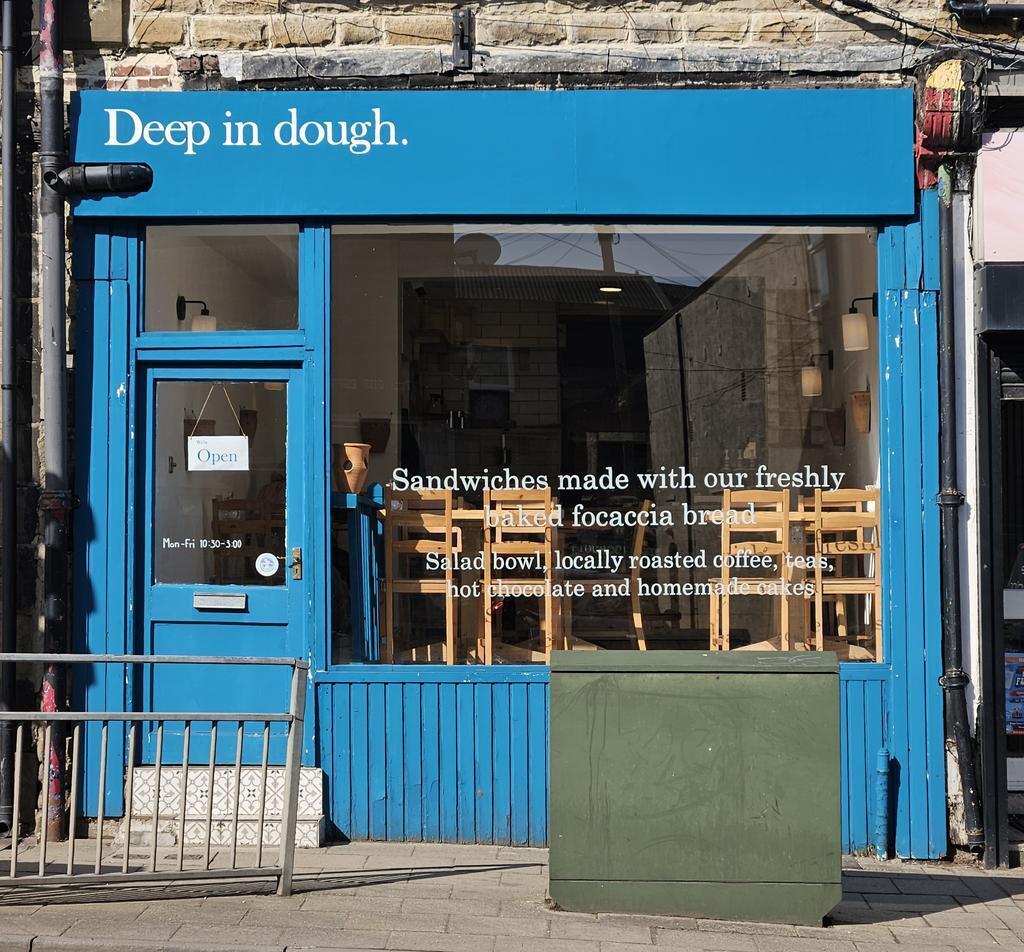 48 Lowtown, Pudsey to rent Building Photo- Image 1 of 9