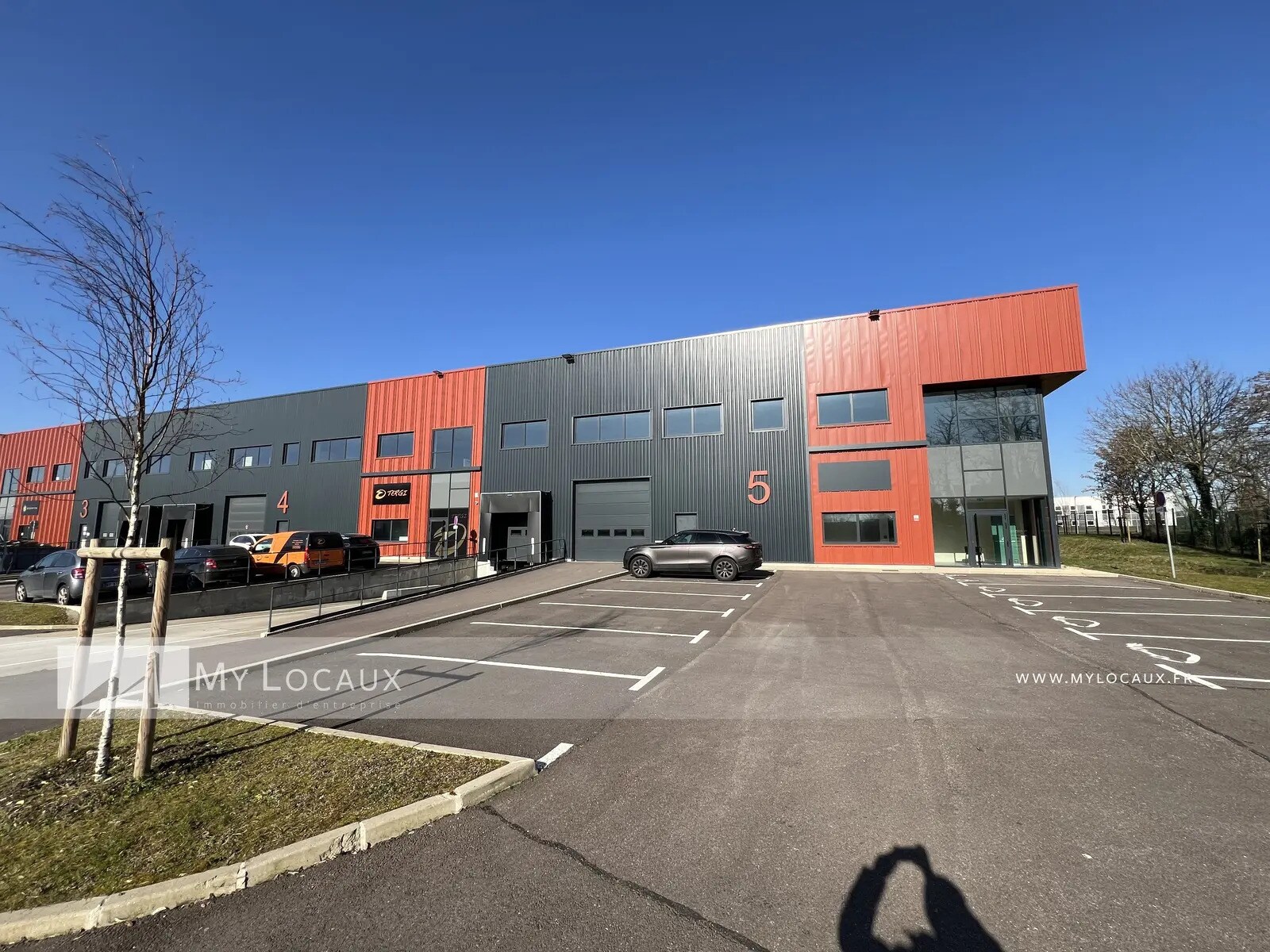 Industrial in SAINT-OUEN-L'AUMONE to rent Building Photo- Image 1 of 7