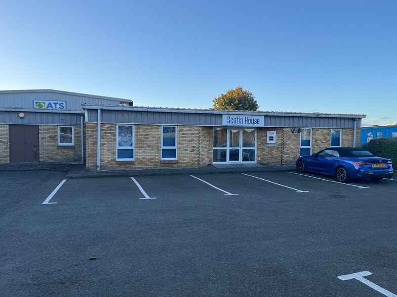 14 Dickson St, Dunfermline to rent - Building Photo - Image 2 of 12