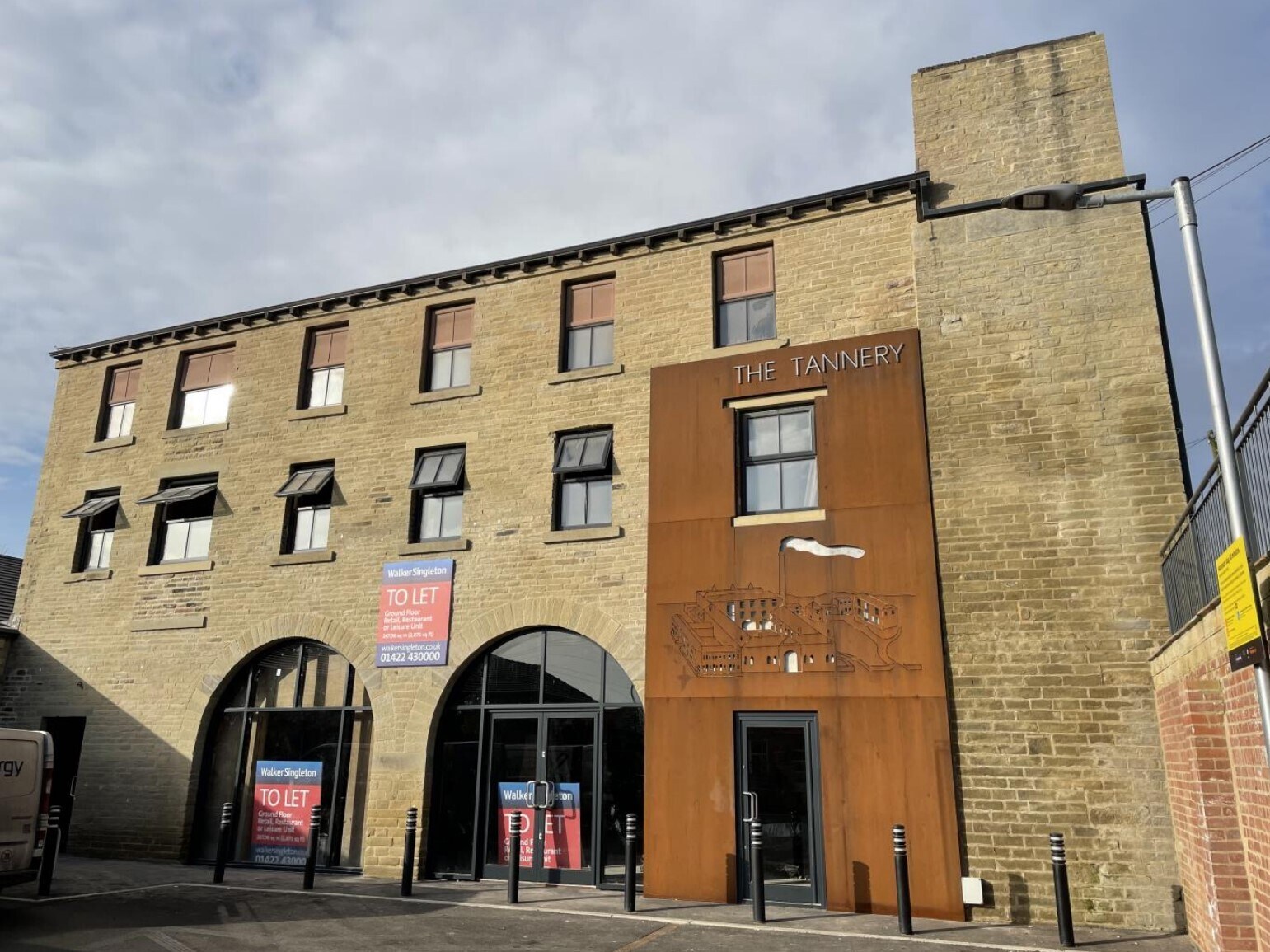 Bradford Rd, Halifax for sale Primary Photo- Image 1 of 1
