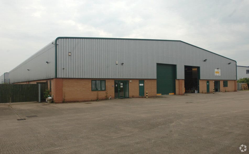 Unit 1 & Plots 4 & 5 Progress Way portfolio of 2 properties for sale on LoopNet.co.uk - Primary Photo - Image 1 of 2