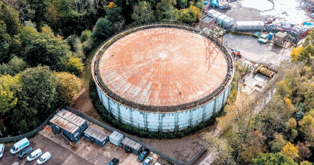 Crawley Av, Crawley for sale Primary Photo- Image 1 of 1