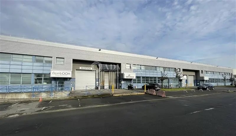 Light Industrial in La Courneuve to rent Building Photo- Image 1 of 13