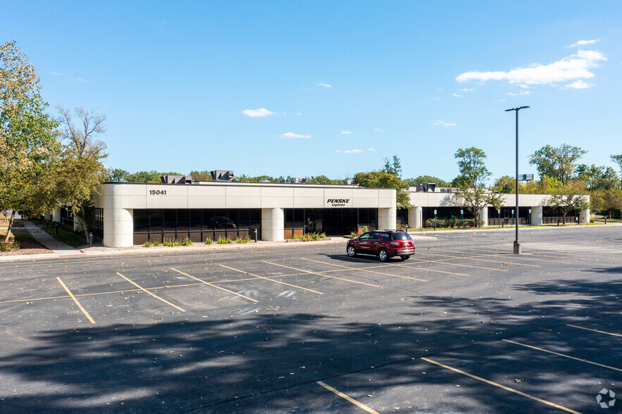 15041 S Commerce Dr, Dearborn, MI for rent - Building Photo - Image 2 of 7