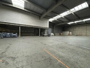 Light Industrial in Chassieu to rent Interior Photo- Image 2 of 12