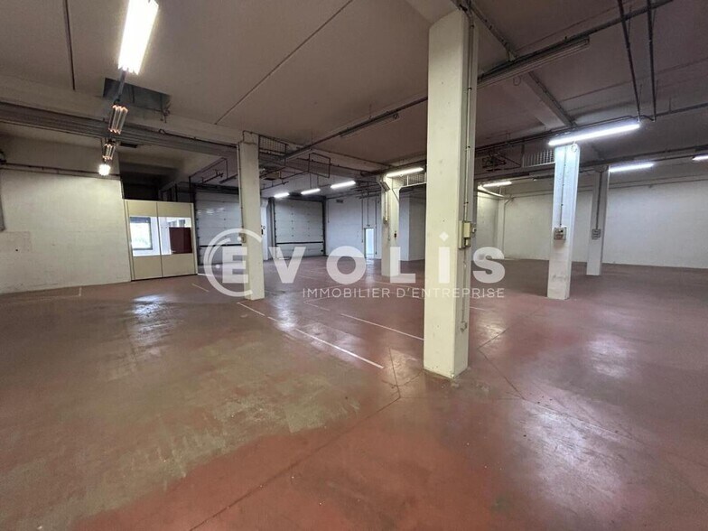 Light Industrial in Lisses to rent - Interior Photo - Image 1 of 7