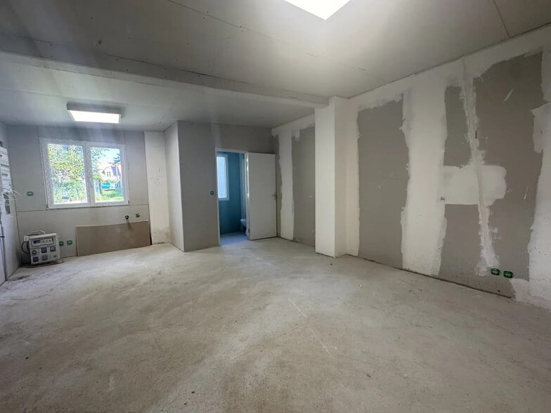 Rue Henri Vasseur, Argenteuil to rent - Interior Photo - Image 3 of 9