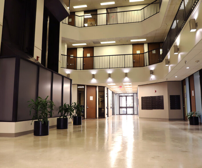 2600 S Loop W, Houston, TX for rent - Lobby - Image 3 of 5