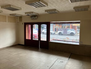 20 Green Ln, Sale to rent Interior Photo- Image 1 of 1