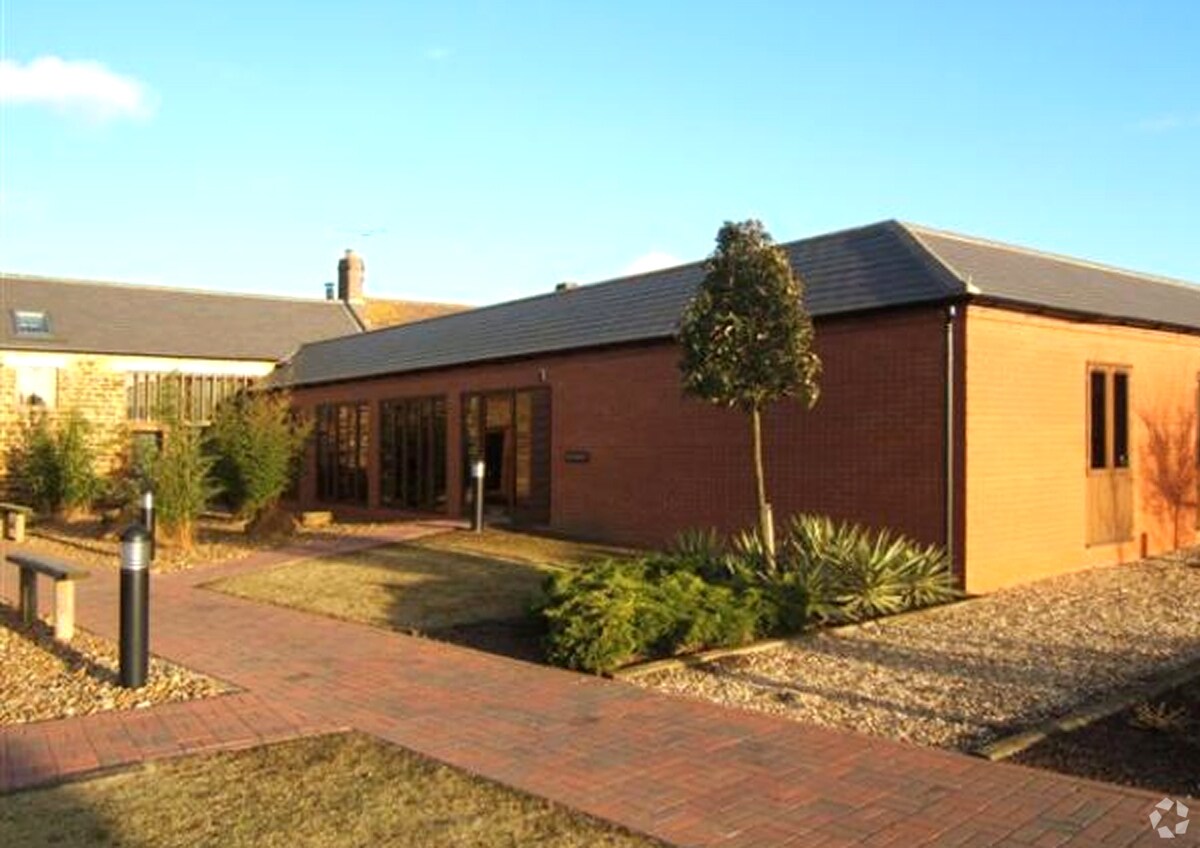 Moulton Rd, Holcot to rent Primary Photo- Image 1 of 2