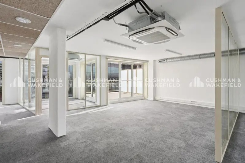 77 Rue Jean Bleuzen, Vanves to rent - Building Photo - Image 3 of 14