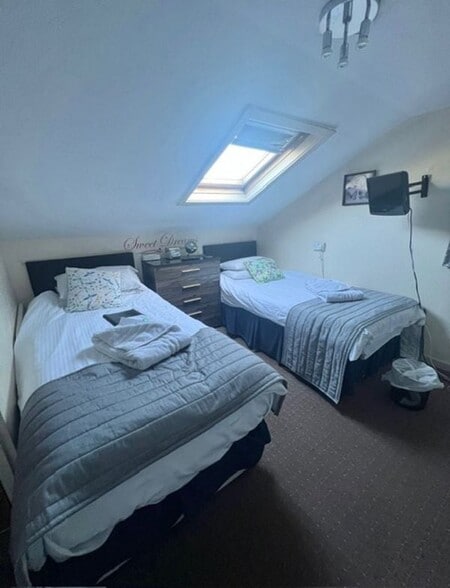 75 Lord St, Blackpool for sale - Interior Photo - Image 3 of 10