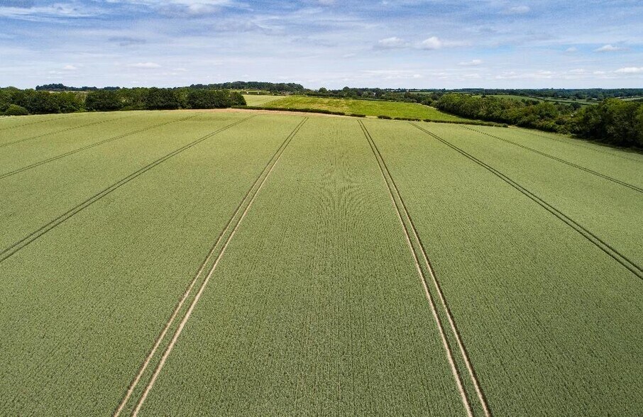 Land at Hookpit Farm portfolio of 4 properties for sale on LoopNet.co.uk - Primary Photo - Image 3 of 3