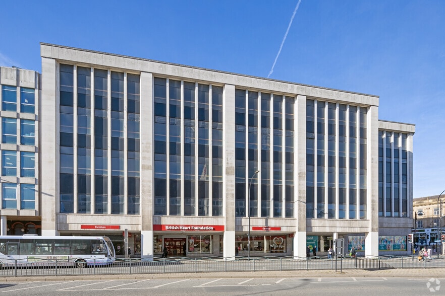 50 High St, Sheffield to rent - Building Photo - Image 2 of 6