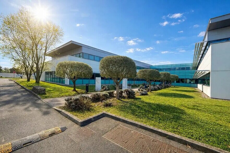 Office in Labège to rent - Building Photo - Image 1 of 11