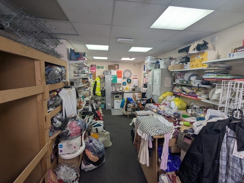 428 Linthorpe Rd, Middlesbrough for sale - Interior Photo - Image 2 of 8