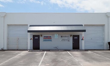 1900-2261 NW 29th St, Oakland Park, FL for rent Building Photo- Image 1 of 2