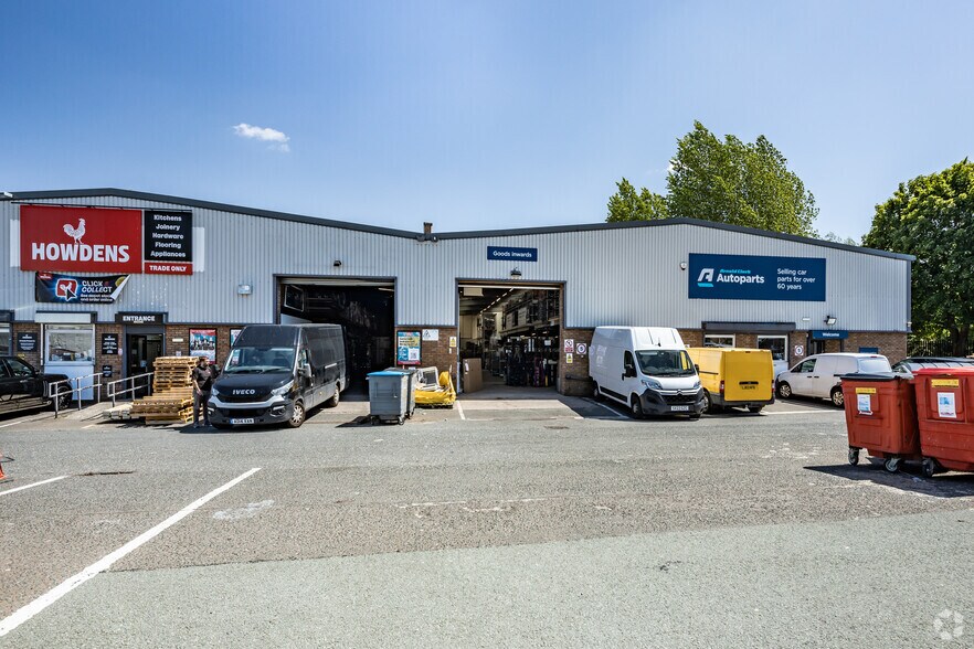 Caledonia Way, Manchester to rent - Building Photo - Image 2 of 11