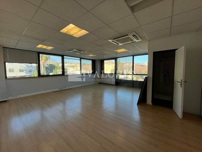 Office in Marseille to rent - Building Photo - Image 3 of 12