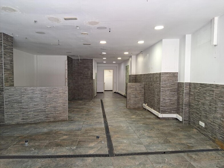 Retail in Martorell, Barcelona to rent - Interior Photo - Image 2 of 2