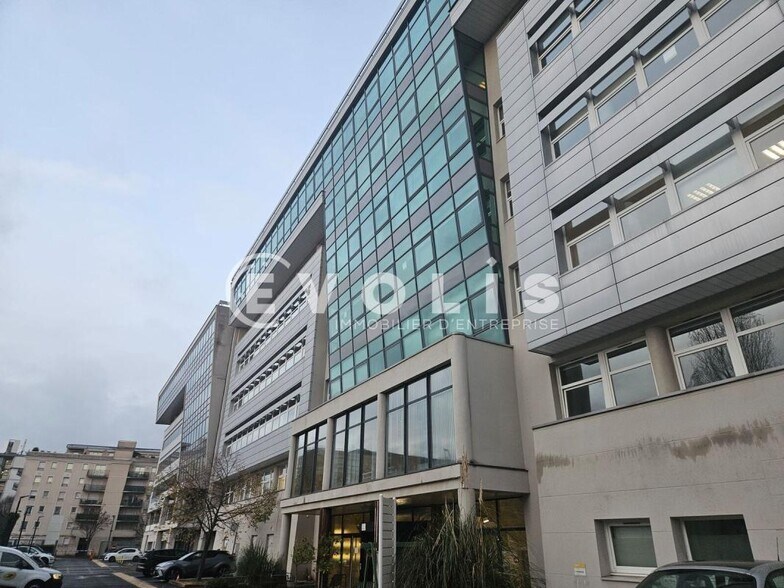 Office in Massy to rent - Building Photo - Image 1 of 22