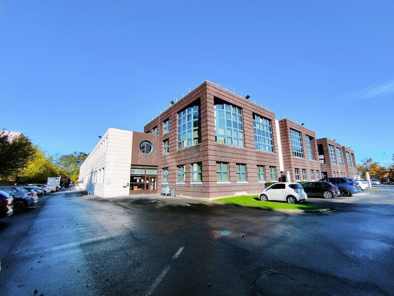 Light Industrial in Villiers-sur-Marne to rent - Building Photo - Image 2 of 20