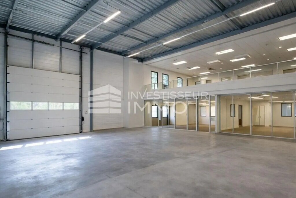 Location Local d'activités 694 m² - Photo 1