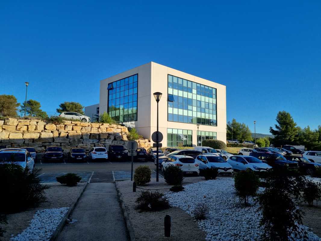 297 Avenue Du Mistral, La Ciotat to rent Building Photo- Image 1 of 16