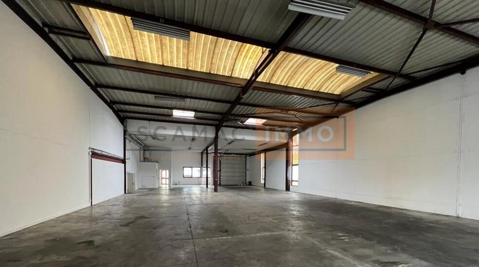 Industrial in Le Blanc-Mesnil to rent - Building Photo - Image 2 of 14