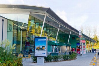 Windsor Rd, Beaconsfield to rent Building Photo- Image 1 of 12