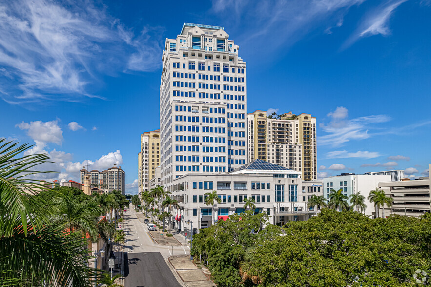 222 Lakeview Ave, West Palm Beach, FL for rent - Building Photo - Image 3 of 10