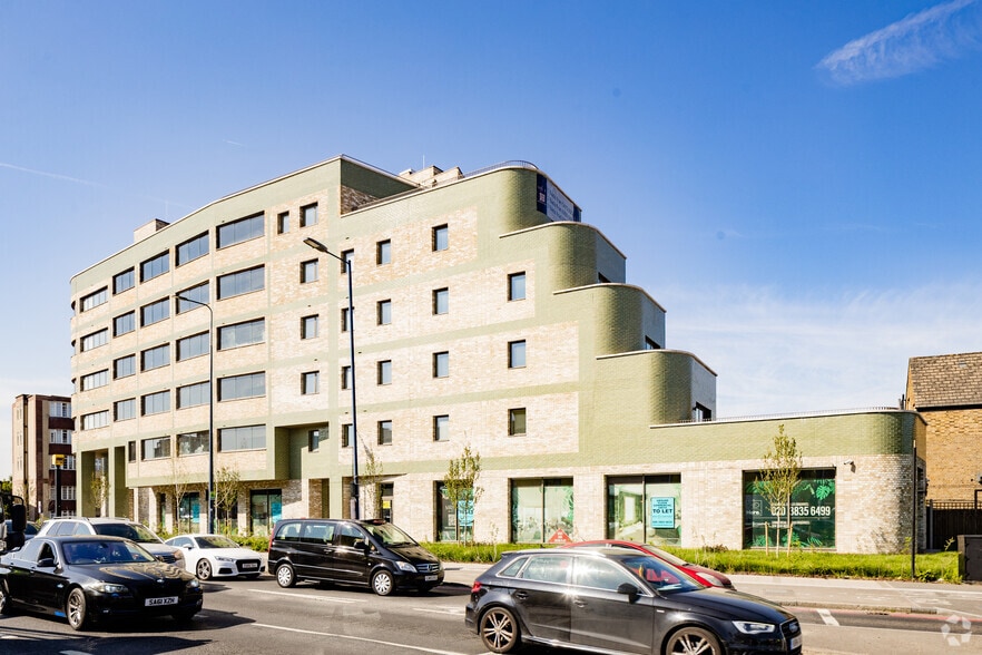 Rosebank Way, London to rent - Building Photo - Image 2 of 2