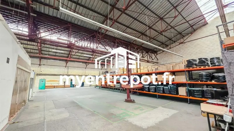 Industrial in Marseille to rent - Building Photo - Image 2 of 6