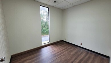 2500 W Broad St, Athens, GA to rent Interior Photo- Image 1 of 12