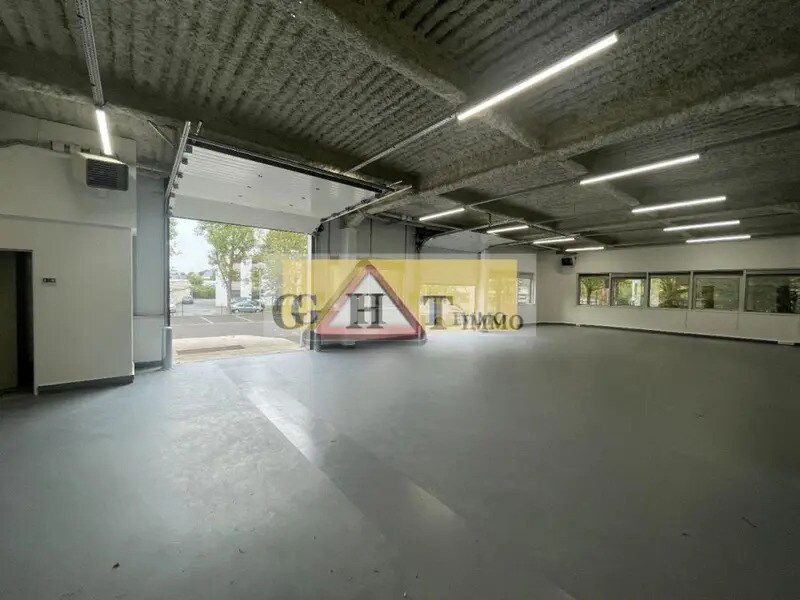 Industrial in Les Ulis to rent Building Photo- Image 1 of 16