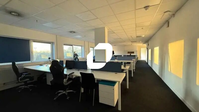 Office in Massy to rent - Interior Photo - Image 2 of 10