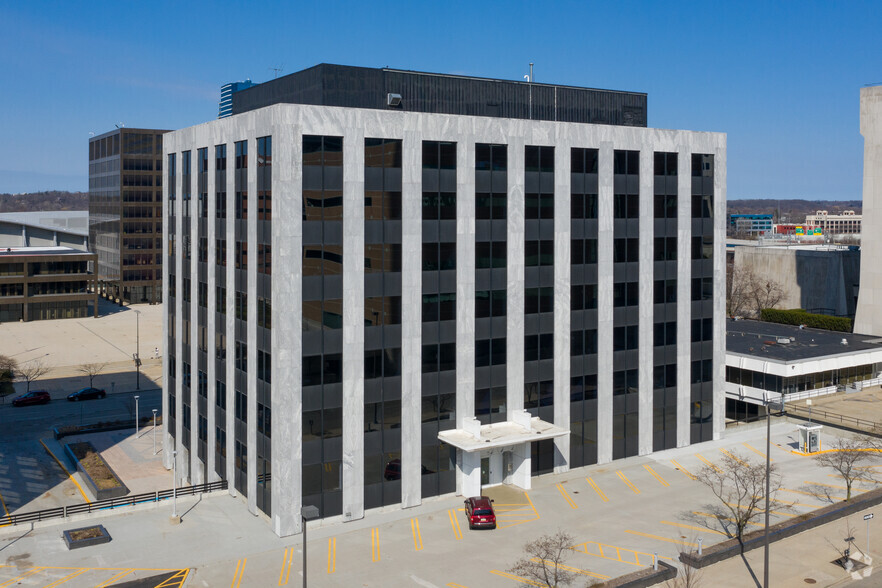 300 Ottawa Ave NW, Grand Rapids, MI for rent - Primary Photo - Image 1 of 4