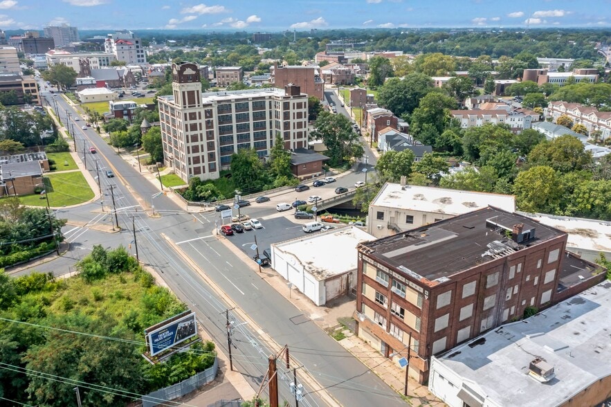 636 E State St, Trenton, NJ to rent - Building Photo - Image 3 of 14